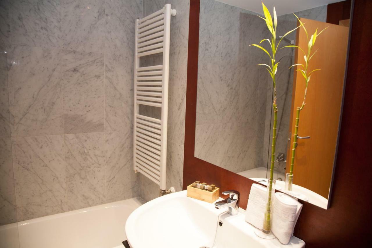 Apartamento Dean Dos Catedrales Zaragoza Exterior foto